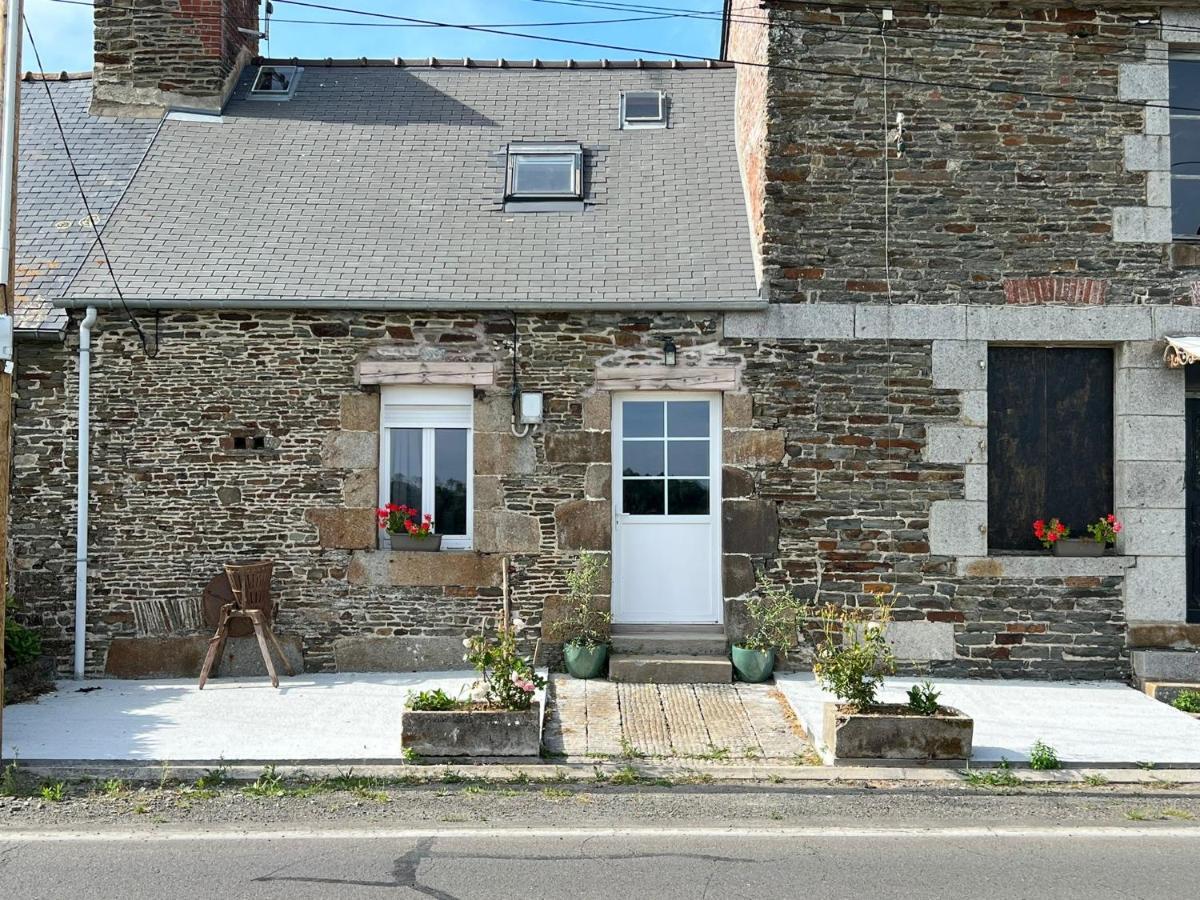 Domaine De La Ville Cherel, Maison En Pierre Pontorson Exterior photo